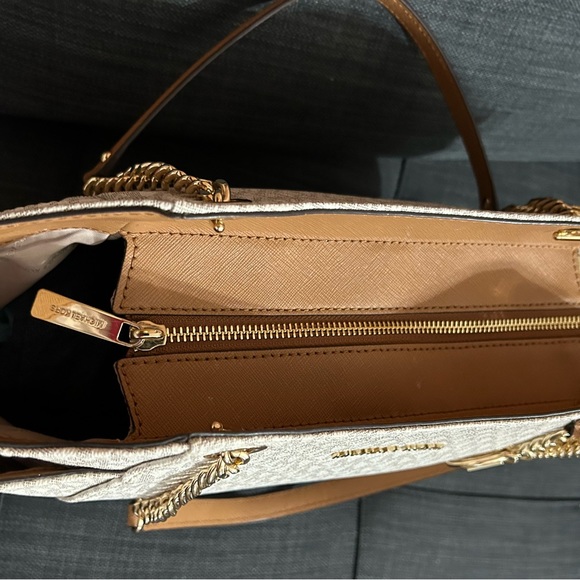 Like New! Michael Kors Jet Set JST Large Chain Shoulder Bag - Picture 3 of 10